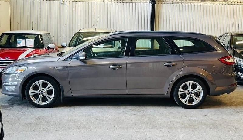 Begagnad Ford Mondeo Sport 160 HK (117 kW) 2014 Brun Kombi