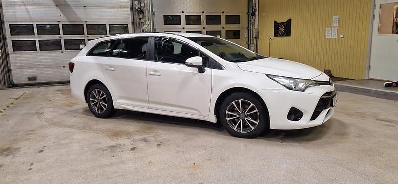 Begagnad 2017 Toyota Avensis Kombi | 117 000 kr (Bra pris) - Bild 1/4