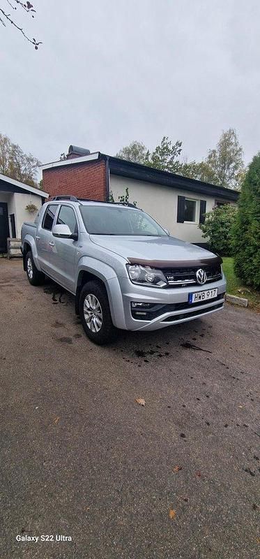 Silver Begagnad 2017 VW Amarok Comfortline Pickup | 324 000 kr (Marknadspris) - Bild 1/4