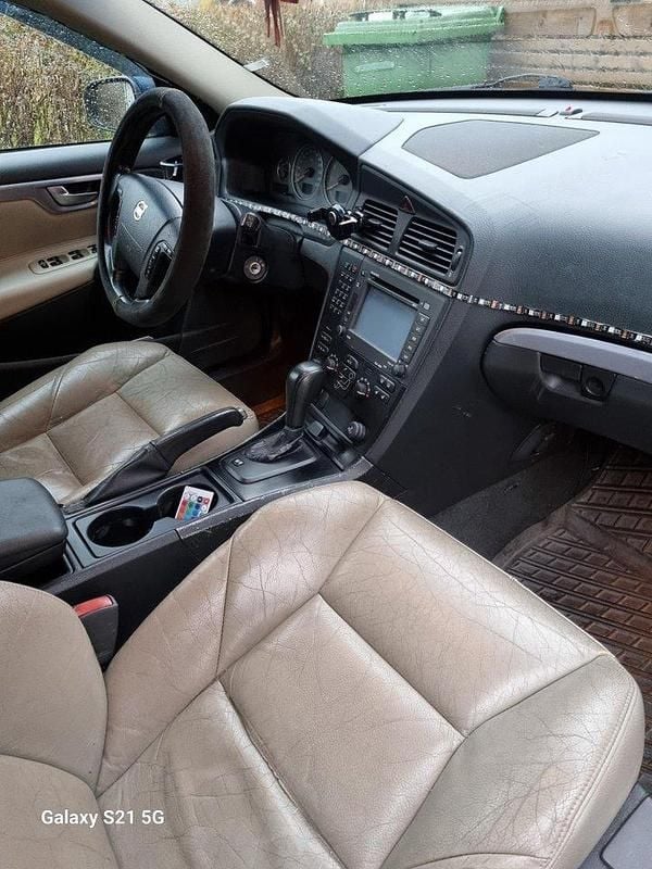 Begagnad Volvo V70 209 HK (153 kW) 2004 Grå Kombi