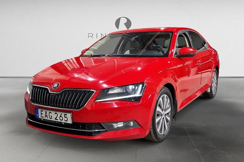Begagnad Skoda Superb Business Line 120 HK (88 kW) 2017 Röd Kombi