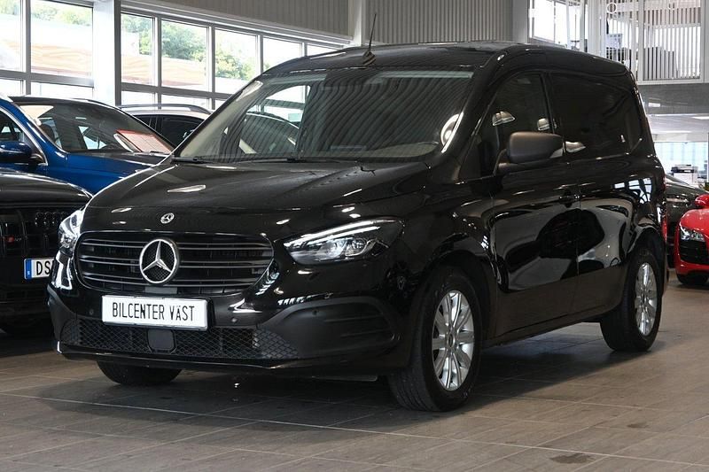 Svart (loparitsvart metallic) Begagnad 2023 Mercedes Citan 112 Style Van | 249 000 kr (Superpris) - Bild 1/4