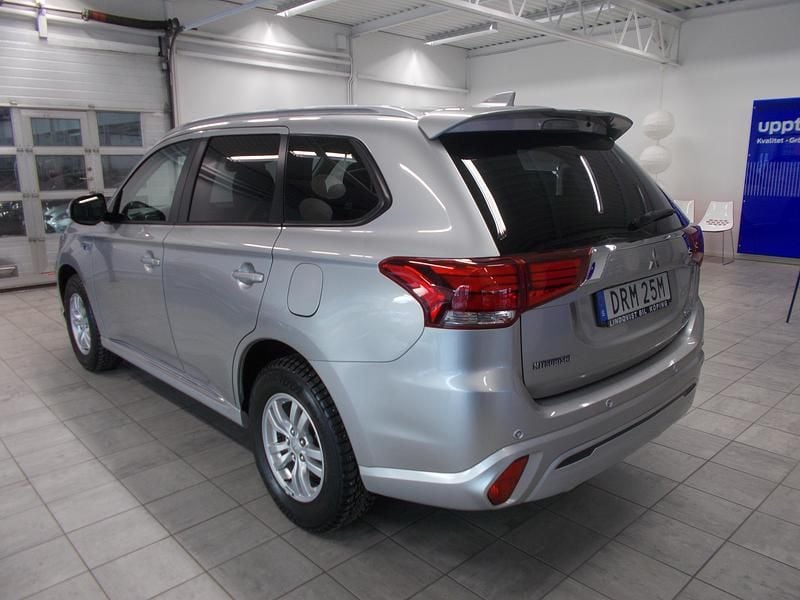 Begagnad Mitsubishi Outlander P-HEV 2019 Silver