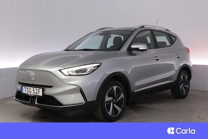 Grå Begagnad 2023 MG ZS Luxury Sedan | 291 900 kr (Lite dyr) - Bild 1/4