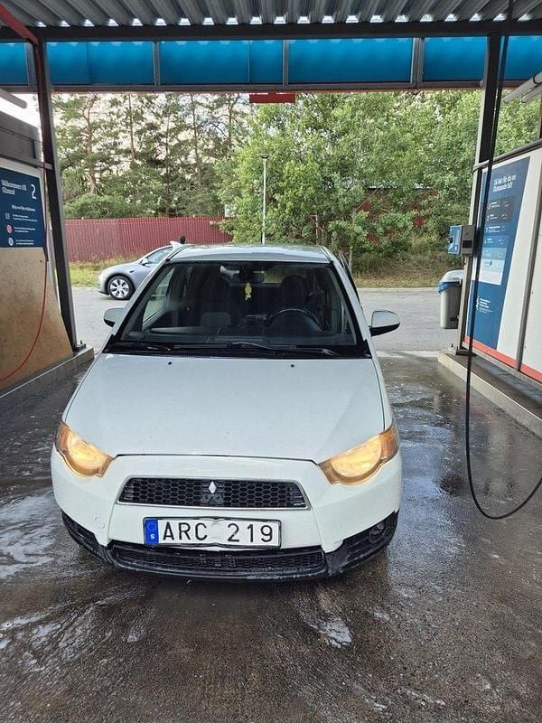 Vit Begagnad 2011 Mitsubishi Colt Halvkombi | 20 000 kr (Bra pris) - Bild 1/4