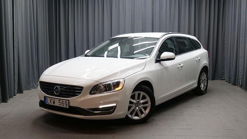 Vit Begagnad 2013 Volvo V60 Kombi | 124 900 kr (Marknadspris) - Bild 1/4