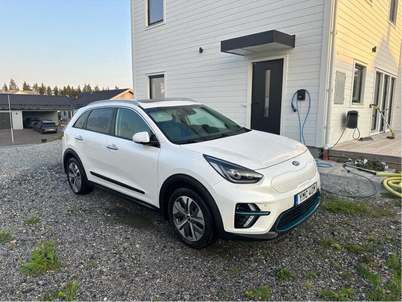 Vit Begagnad 2019 Kia e-Niro Advance SUV | 195 000 kr (Superpris) - Bild 1/4