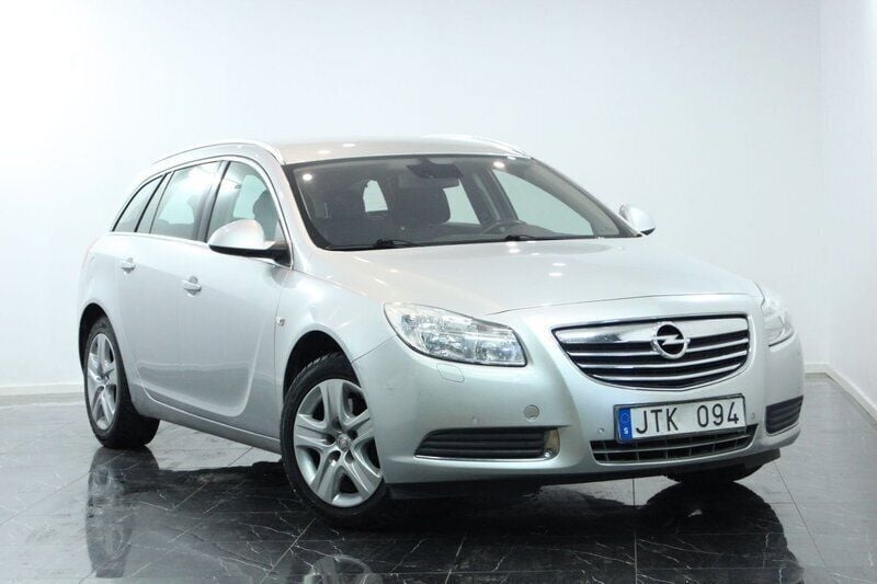 Grå Begagnad 2009 Opel Insignia Edition Kombi | 39 900 kr (Bra pris) - Bild 1/4