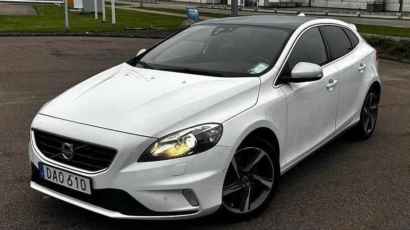Vit Begagnad 2016 Volvo V40 R-Design Kombi | 169 000 kr (Bra pris) - Bild 1/4