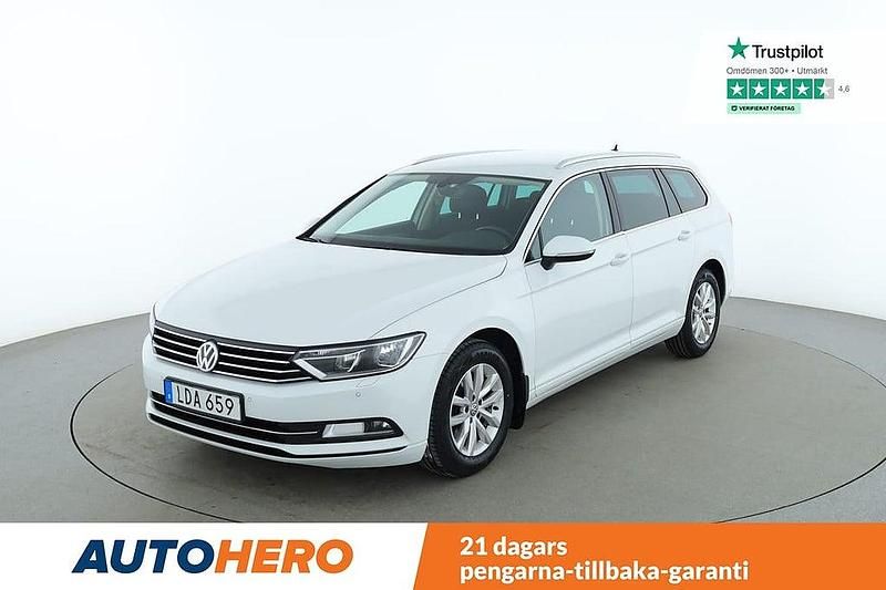 Vit Begagnad 2018 VW Passat Kombi | 184 000 kr (Marknadspris) - Bild 1/4