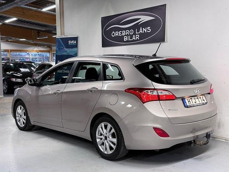 Begagnad Hyundai i30 110 HK (80 kW) 2016 Ljusbrun (brun) Kombi