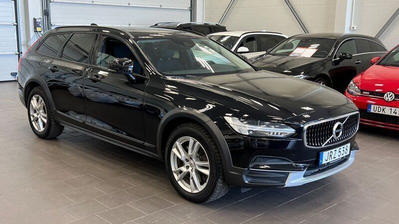 Svart Begagnad 2017 Volvo V90 CC Kombi | 189 000 kr (Marknadspris) - Bild 1/4