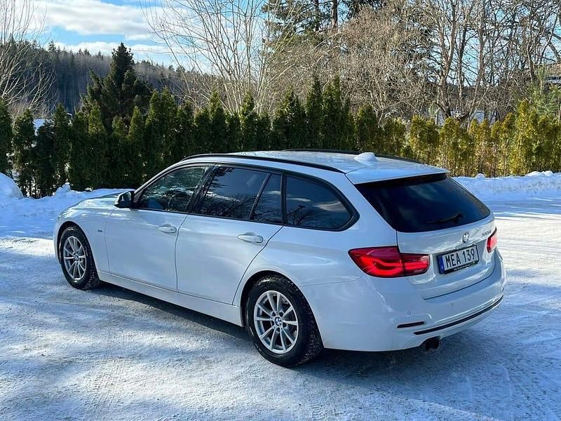 Begagnad BMW 320 Sport Line 190 HK (139 kW) 2015 Vit Kombi