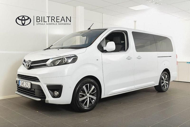 Vit Begagnad 2023 Toyota Proace Verso Premium Kombi | 449 900 kr (Marknadspris) - Bild 1/4