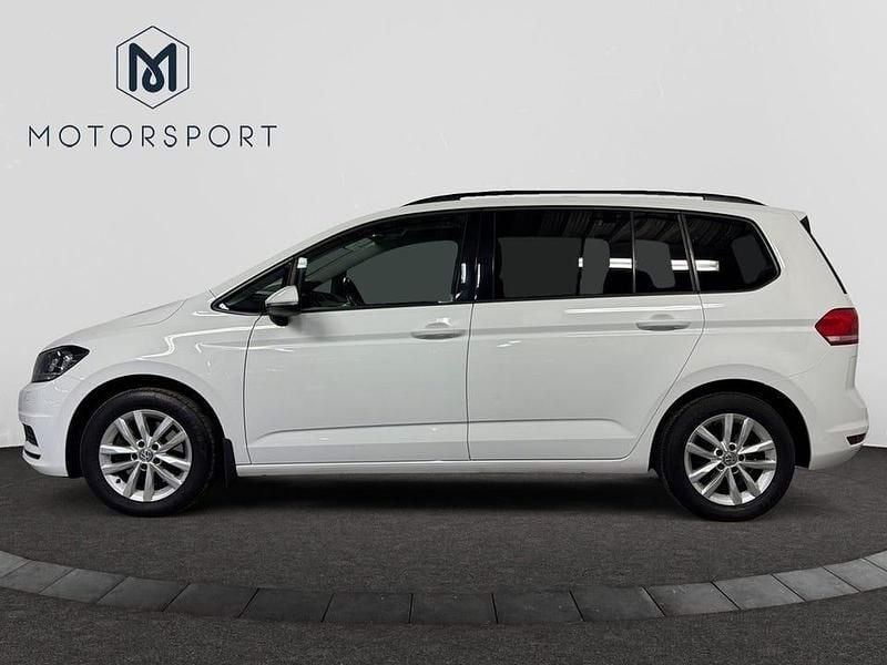 Begagnad VW Touran 150 HK (110 kW) 2016 Vit Minibuss