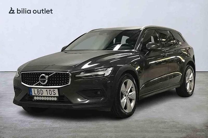 Grå Begagnad 2021 Volvo V60 CC Kombi | 244 900 kr (Marknadspris) - Bild 1/1