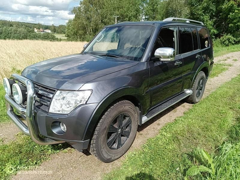 Grå Begagnad 2008 Mitsubishi Pajero SUV | 130 000 kr - Bild 1/4