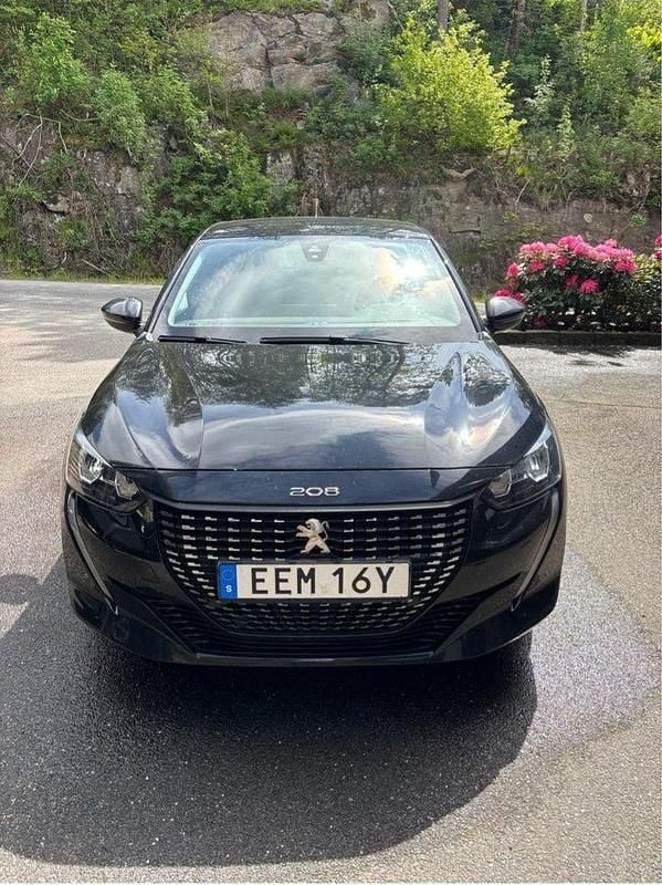 Svart Begagnad 2020 Peugeot 208 Active Halvkombi | 122 000 kr (Marknadspris) - Bild 1/4