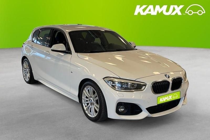 Vit Begagnad 2017 BMW 118 M Sport Halvkombi | 149 700 kr (Bra pris) - Bild 1/4