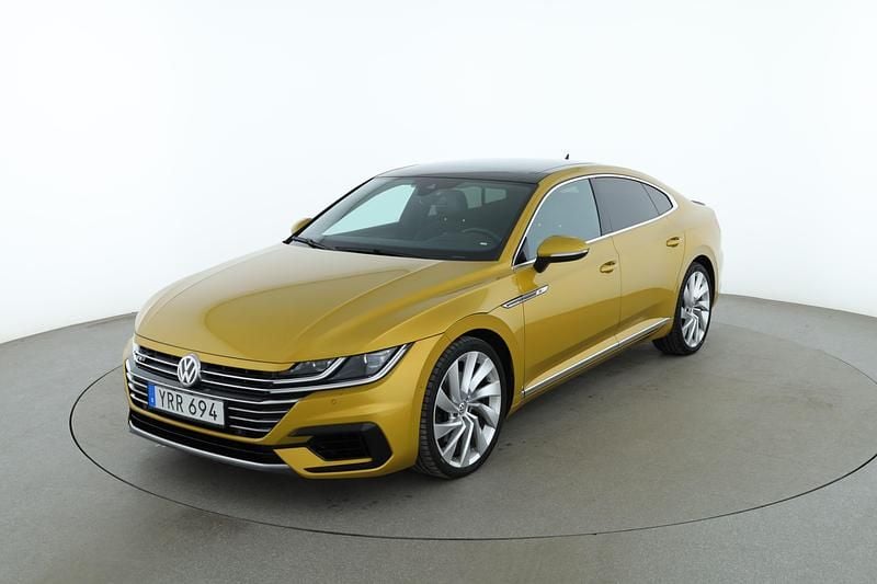 Gul Begagnad 2017 VW Arteon R-line Halvkombi | 224 000 kr (Marknadspris) - Bild 1/4