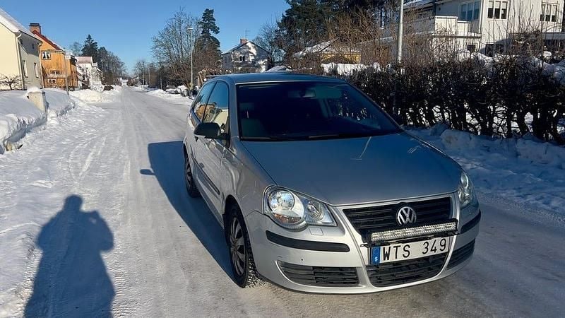 Begagnad VW Polo 75 HK (55 kW) 2006 Halvkombi