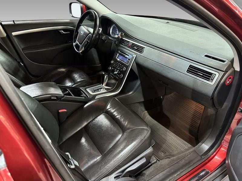 Begagnad Volvo XC70 Summum 165 HK (121 kW) 2011 Röd Kombi