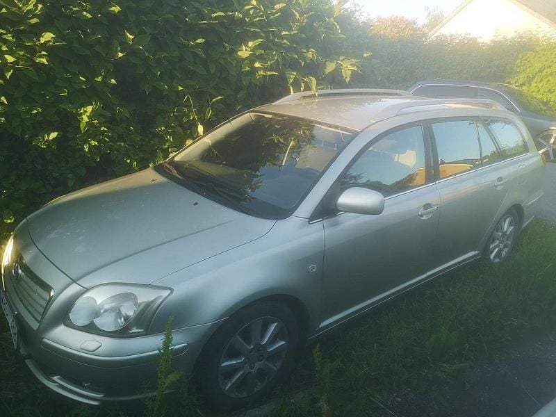Silver Begagnad 2005 Toyota Avensis Kombi | 19 000 kr (Bra pris) - Bild 1/2