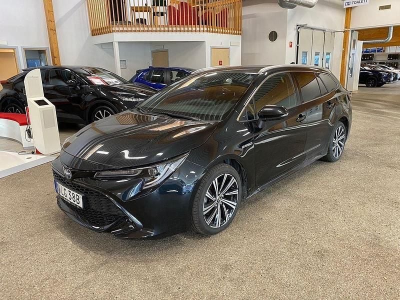 Svart Begagnad 2021 Toyota Corolla Style Kombi | 244 900 kr (Marknadspris) - Bild 1/2