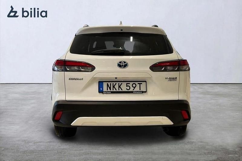 Begagnad Toyota Corolla Cross Style 200 HK (147 kW) 2022 Vit SUV
