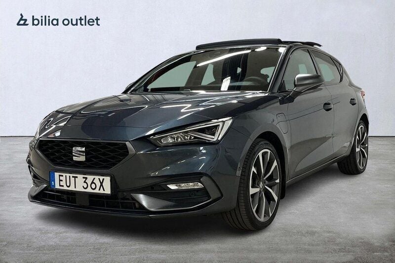 Grå Begagnad 2021 Seat Leon FR Halvkombi | 239 900 kr - Bild 1/4
