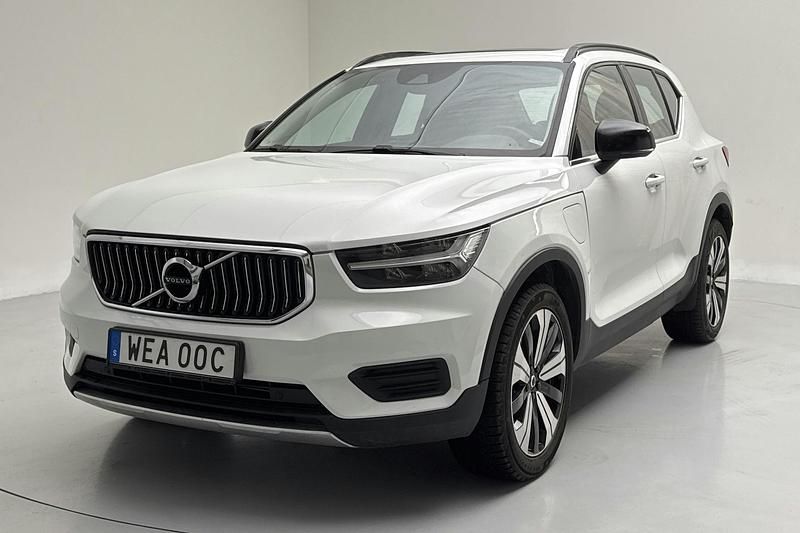 Vit Begagnad 2022 Volvo XC40 Inscription SUV | 324 000 kr - Bild 1/4