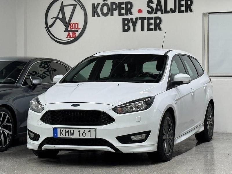 Vit Begagnad 2016 Ford Focus ST-Line Kombi | 89 900 kr (Lite dyr) - Bild 1/4