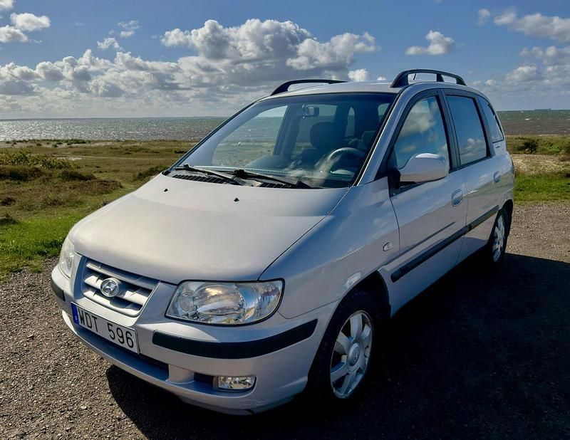Grå Begagnad 2005 Hyundai Matrix Minibuss | 15 900 kr (Marknadspris) - Bild 1/4