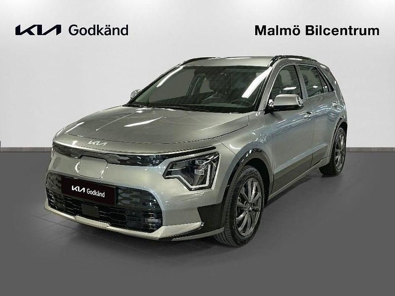 Grå Begagnad 2023 Kia e-Niro SUV | 314 900 kr (Marknadspris) - Bild 1/4