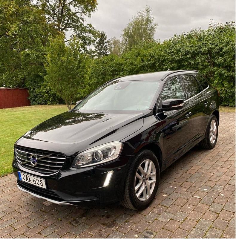 Svart Begagnad 2017 Volvo XC60 Momentum SUV | 229 000 kr (Superpris) - Bild 1/4
