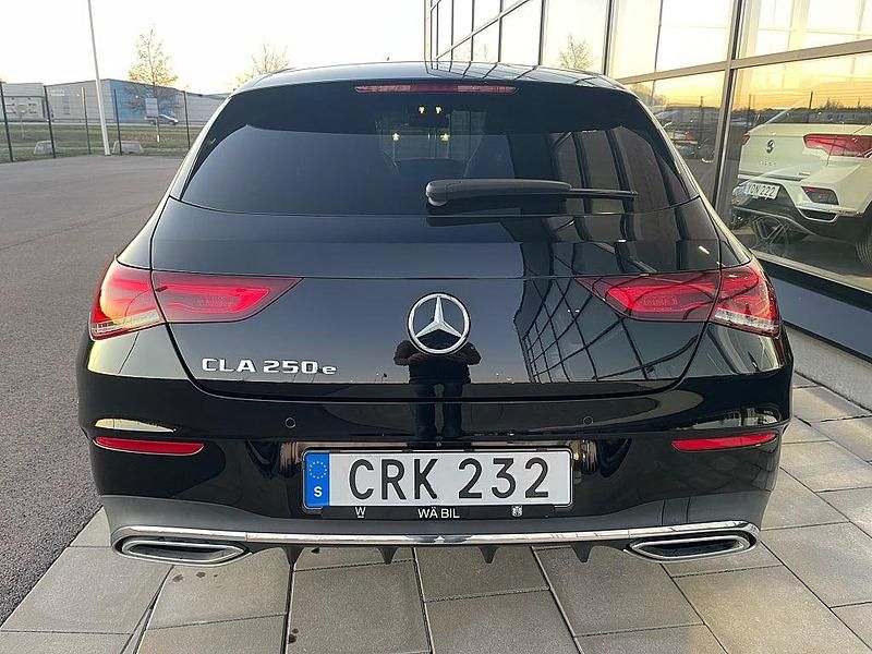 Begagnad Mercedes CLA250e Shooting Brake AMG 160 HK (117 kW) 2021 Svart Kombi