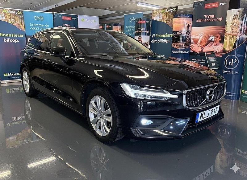 Svart Begagnad 2020 Volvo V60 Momentum Kombi | 249 900 kr (Marknadspris) - Bild 1/4