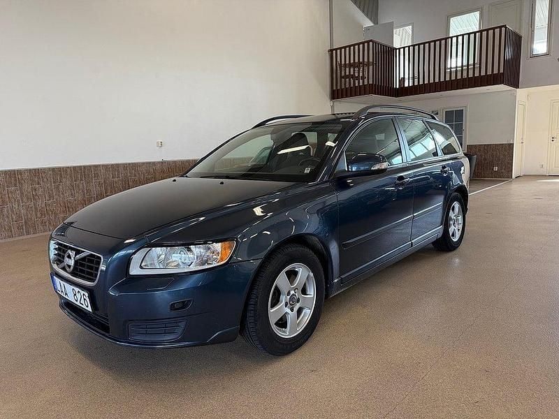 Blå Begagnad 2010 Volvo V50 Kinetic Kombi | 52 900 kr (Marknadspris) - Bild 1/4
