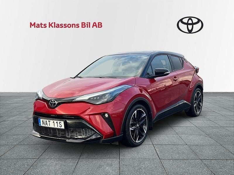 Röd Begagnad 2020 Toyota C-HR Sport SUV | 289 000 kr (Marknadspris) - Bild 1/4