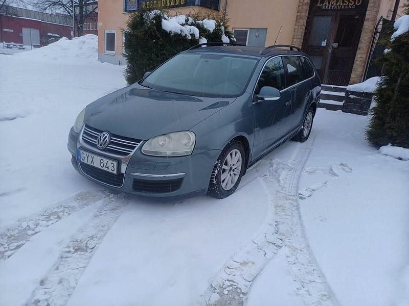 Grå Begagnad 2008 VW Golf VI Halvkombi | 29 900 kr (Bra pris) - Bild 1/4