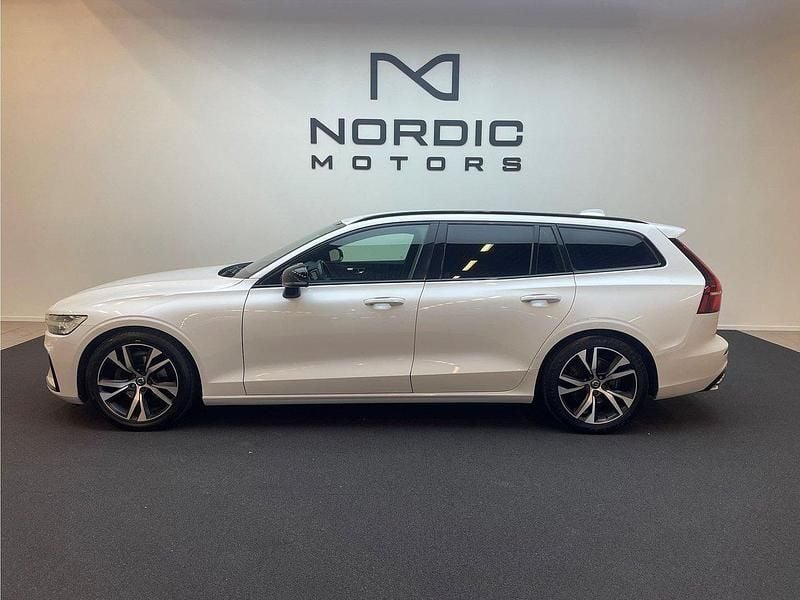 Vit Begagnad 2020 Volvo V60 R-Design Kombi | 249 900 kr (Bra pris) - Bild 1/4