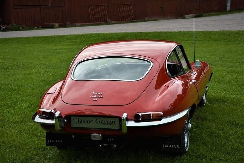 Begagnad Jaguar E-Type S 265 HK (194 kW) 1968 Carmine red/black leather Sportkupé
