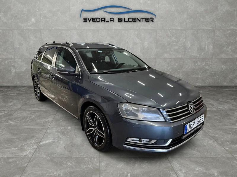 Ljusgrå Begagnad 2012 VW Passat Kombi | 69 900 kr (Marknadspris) - Bild 1/4