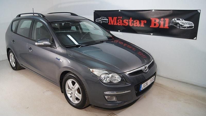 Grå Begagnad 2009 Hyundai i30 Kombi | 29 900 kr (Bra pris) - Bild 1/4