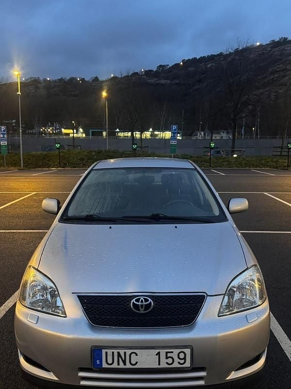 Begagnad 2004 Toyota Corolla Halvkombi | 55 000 kr (Marknadspris) - Bild 1/4