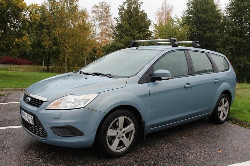 Grå Begagnad 2009 Ford Focus Trend Kombi | 22 900 kr (Marknadspris) - Bild 1/4
