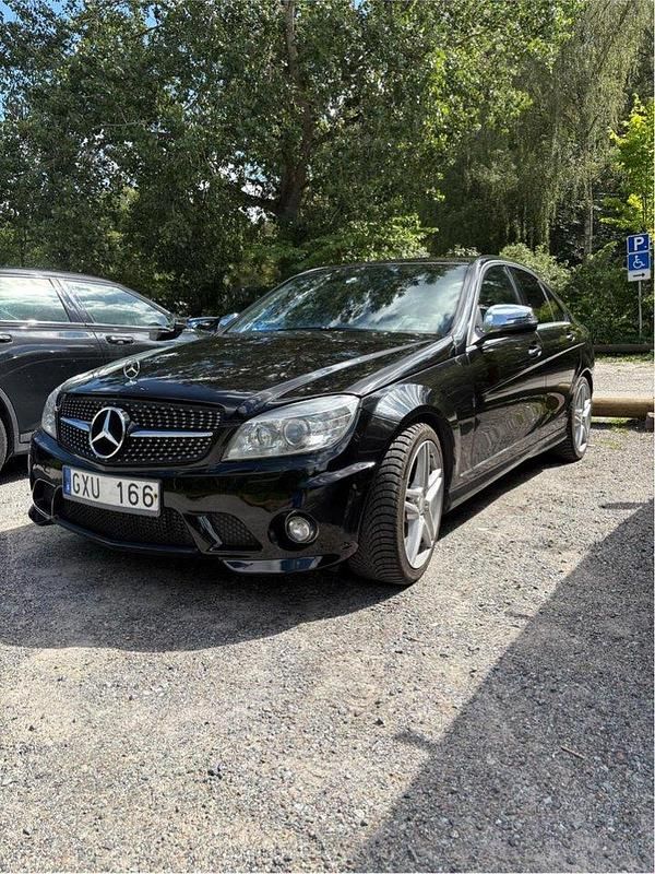 Svart Begagnad 2008 Mercedes C320 Avantgarde Sedan | 79 000 kr (Marknadspris) - Bild 1/4