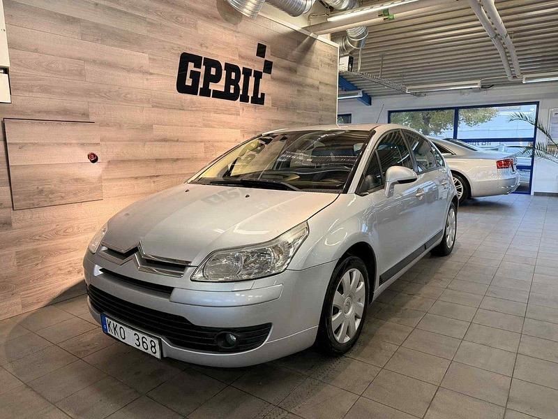 Silver Begagnad 2007 Citroën C4 Exclusive Halvkombi | 34 900 kr (Lite dyr) - Bild 1/4