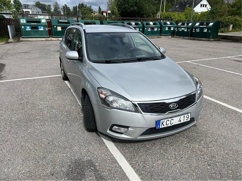 Silver Begagnad 2010 Kia Ceed Sportswagon 4 Kombi | 35 000 kr (Marknadspris) - Bild 1/3
