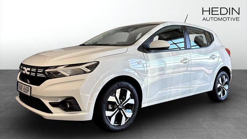 Vit (white) Ny 2025 Dacia Sandero Expression Halvkombi | 189 900 kr (Superpris) - Bild 1/4